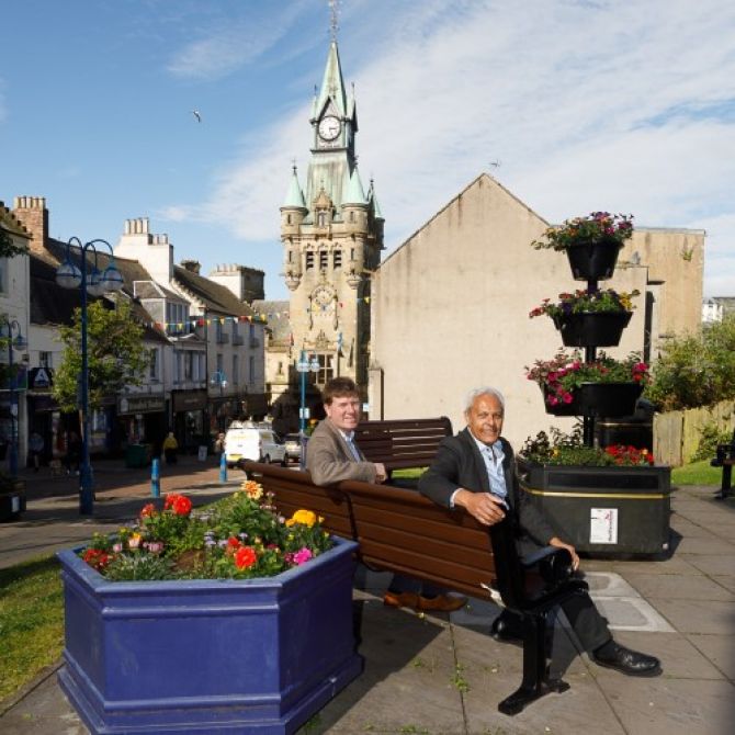 repainted benches at gap site on Dunfermline High Street