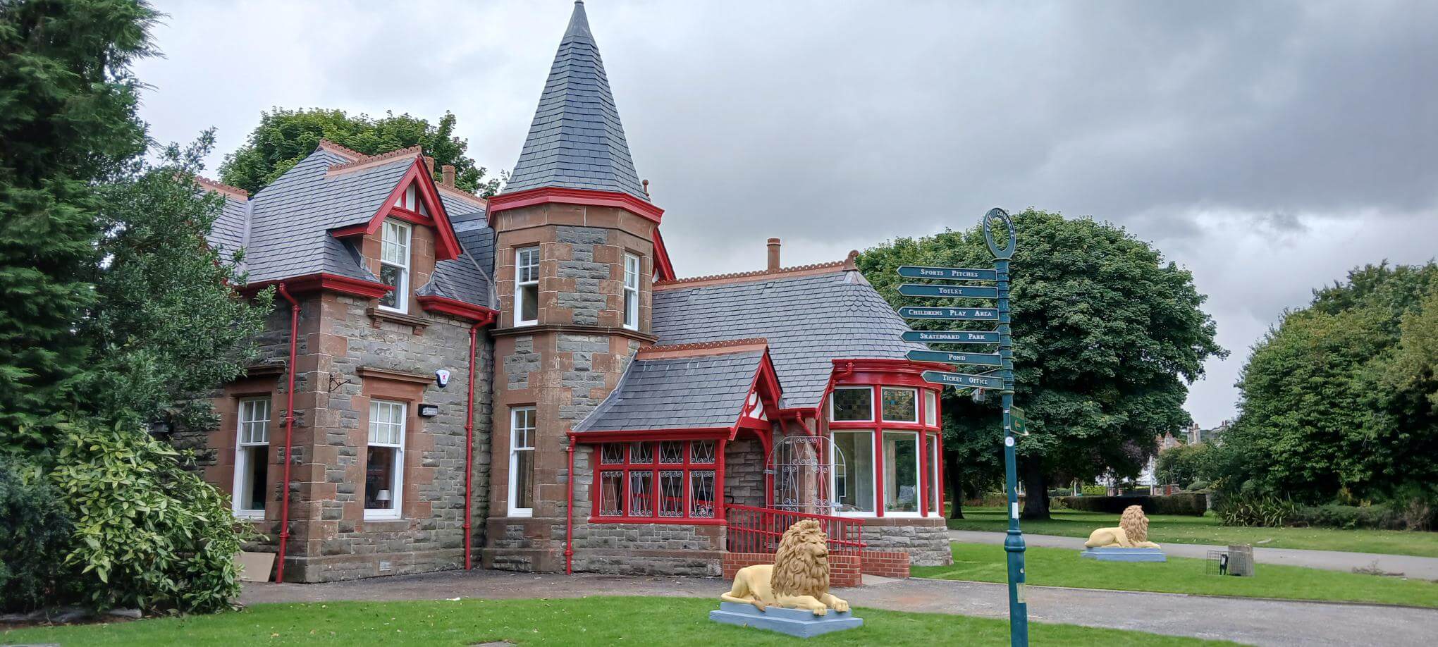 front view of Raith lodge, in Kirkcaldy's Beveridge Park