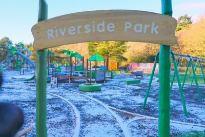 Riverside Park sign