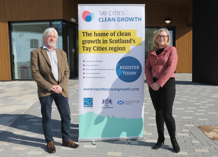  Cllr Grant Laing, Chair of the Tay Cities Region Deal Joint Committee (Perth and Kinross Council), Gillian Martin, MSP, Minister for Energy.